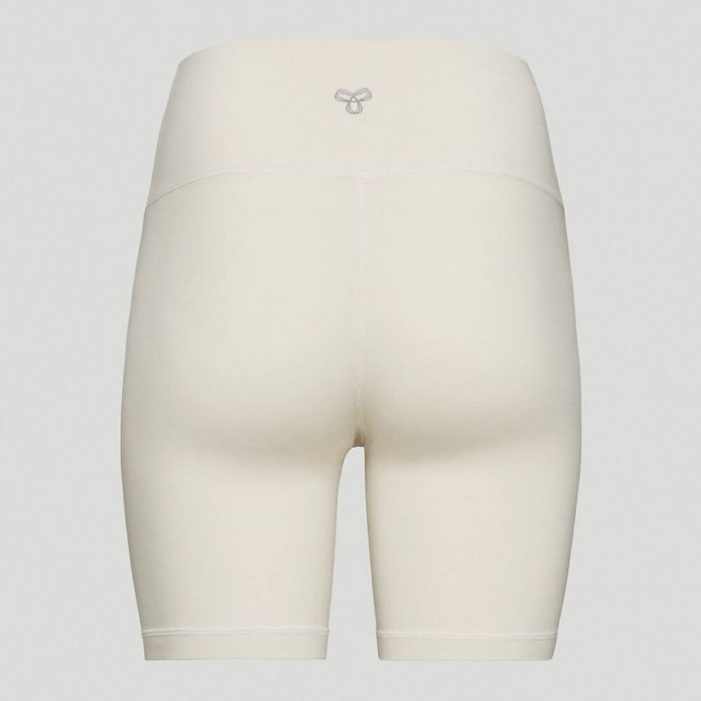 TnAction Atmosphere Hi-Rise 7" Shorts in Whisper White XS - Picture 4 of 7